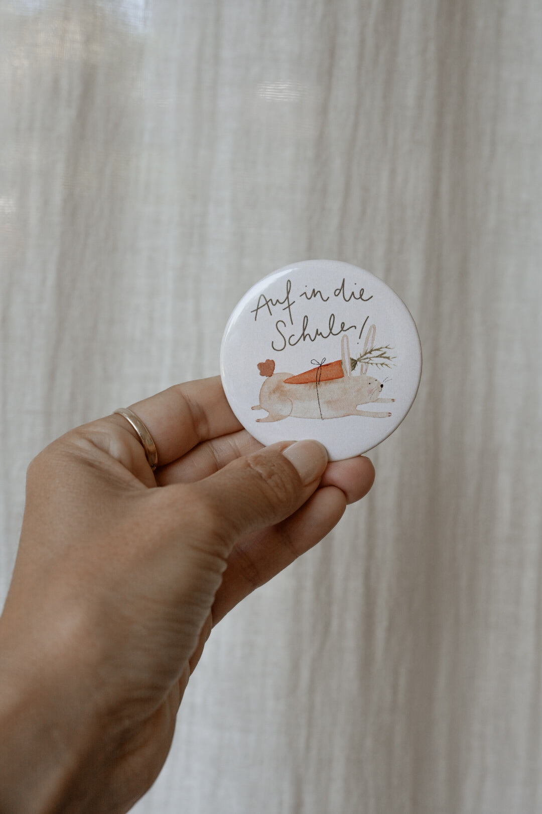Hannah Firlefanz - Ansteckbutton Hase Auf in die Schule!
