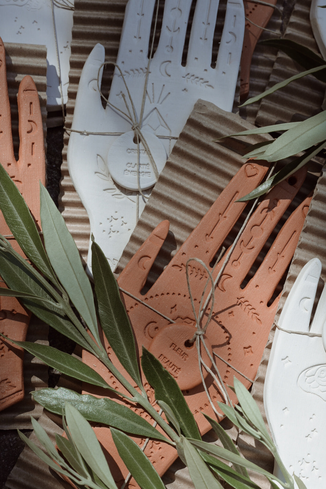 LPDV Ceramics - Wandschmuck Hand - Blume Terracotta