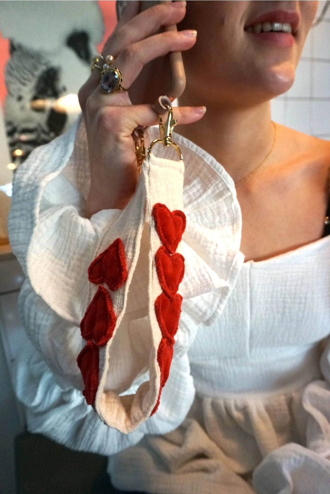 House of Useless - Handy Love Strap Creme