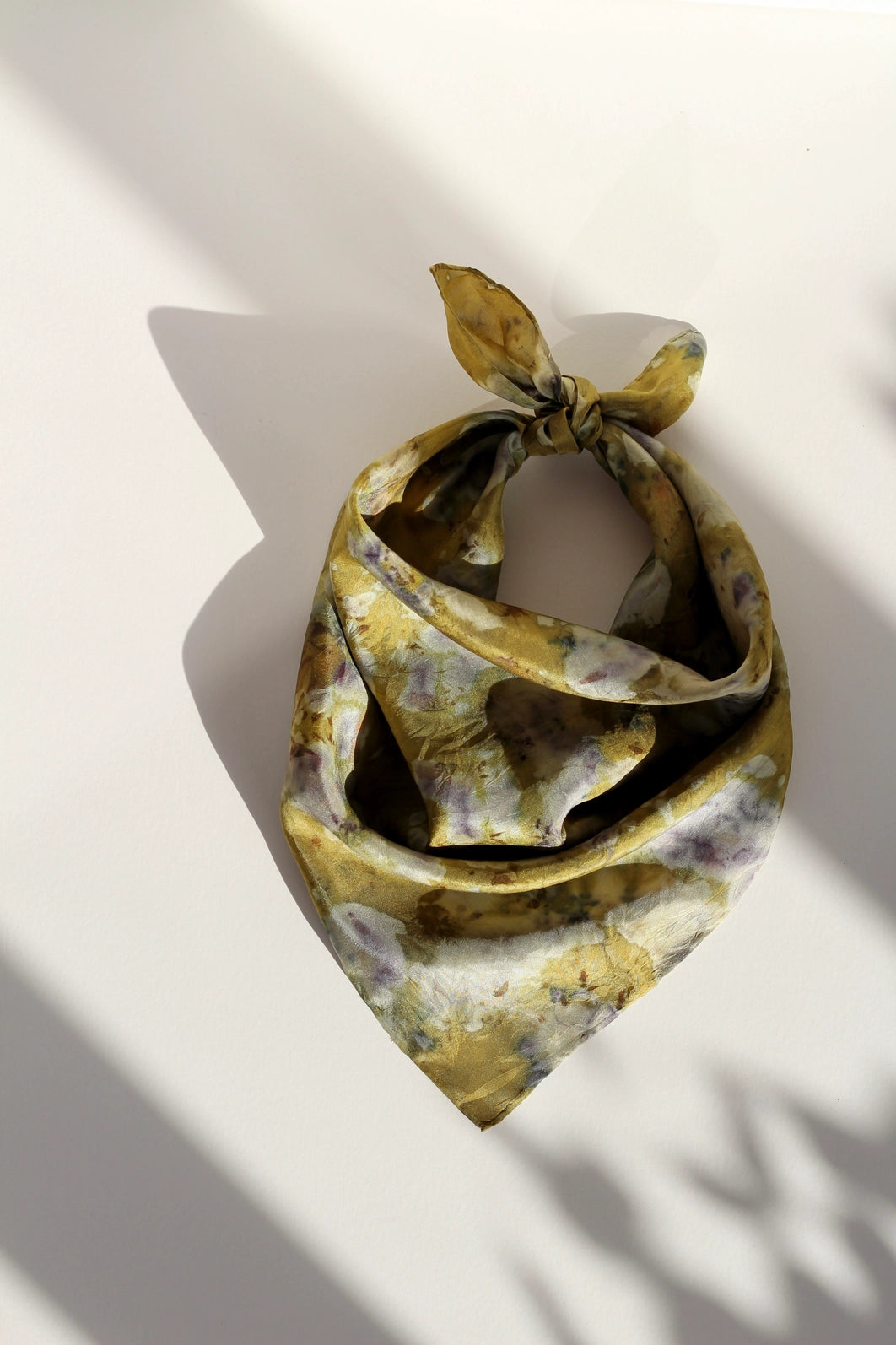 Marram - Seidenfoulard Naturblüten Oliv
